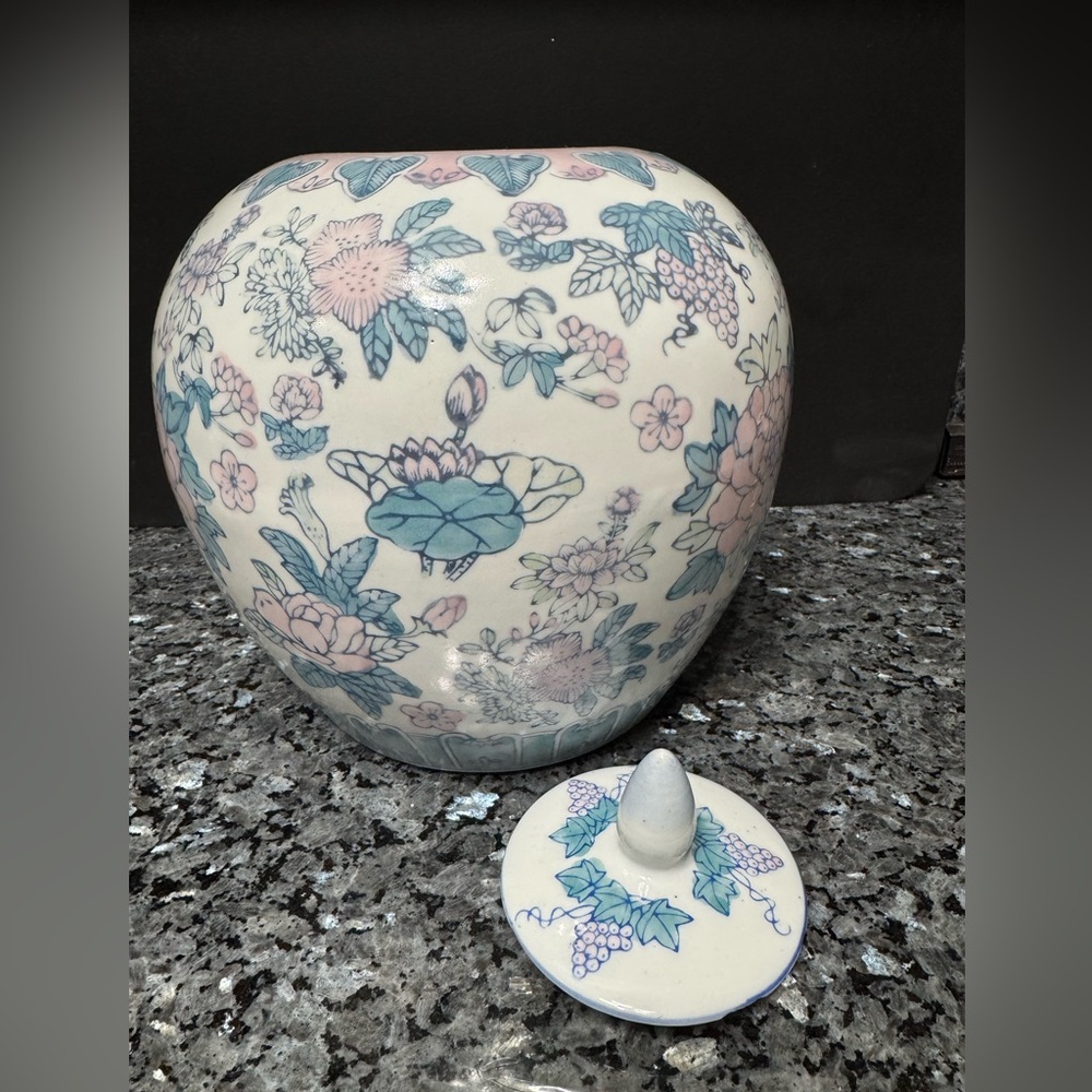 Vintage 9.5” Large Chinoiserie Light Blue & White, Pink Floral Temple Ginger Jar - Picture 4 of 7